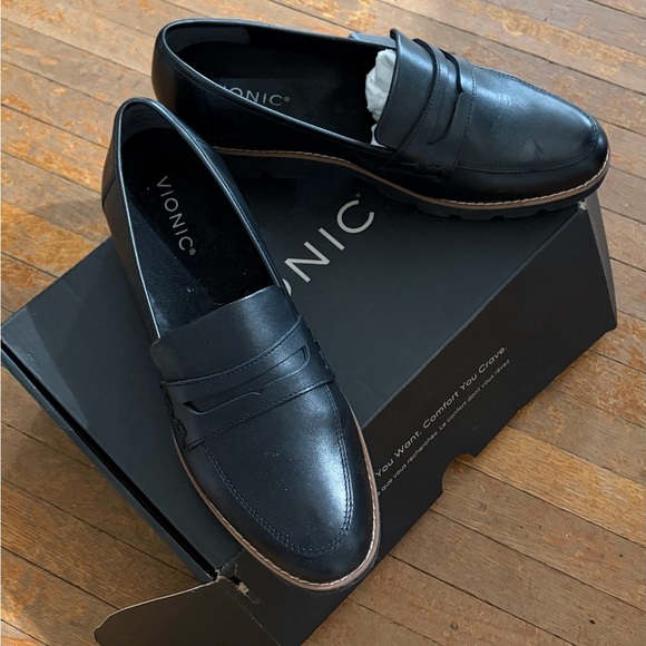 Vionic Shoes - Vionic ladies Classic Black Slip-On Loafers